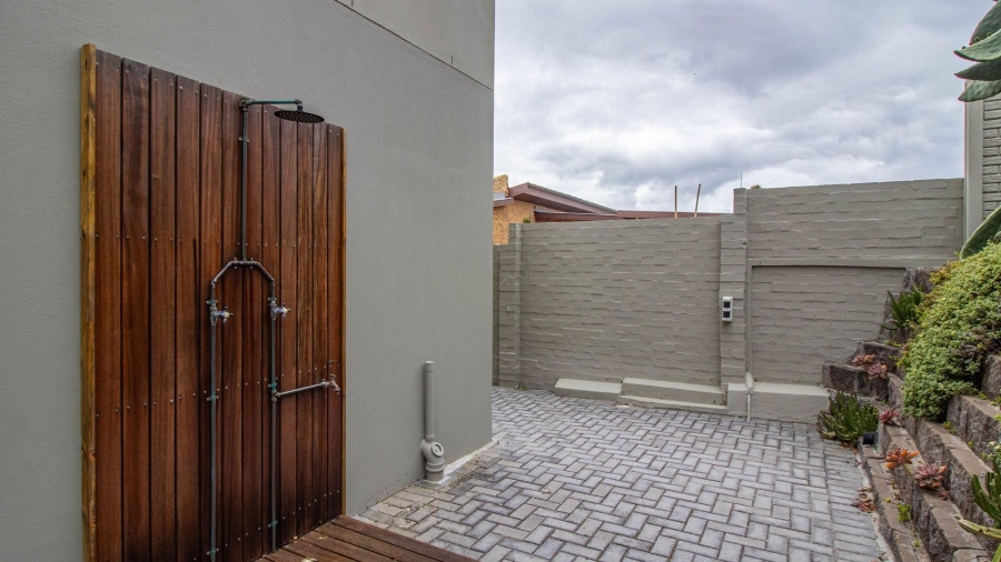 5 Bedroom Property for Sale in De Kelders Western Cape